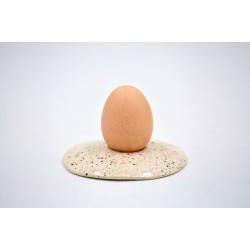 Suport alb din ceramică pentru ou - Speckle Negru, 10 cm