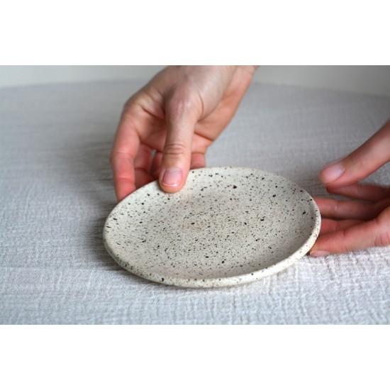 Farfurie rotundă mică – Crem Speks, diametru 14 cm