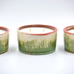 Lumânare parfumată cu suport ceramică -  Green pine (Pin, verde crud , fructe de padure), 33 h